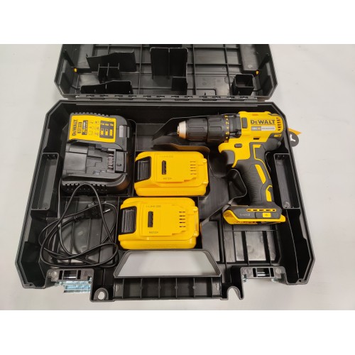 EKSPOZICINIS DCD777L2T DeWALT 18V suktuvas-gręžtuvas (2x3.0 Ah)